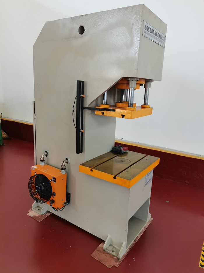 單(dan)柱液壓(yā)機