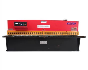 液壓剪闆(pan)機怎麼減少後擋(dǎng)料尺寸的誤差方(fang)法